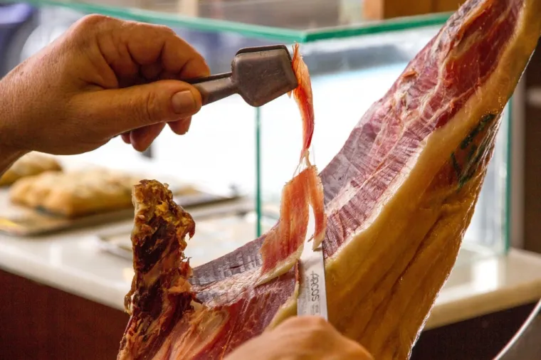 Vente de jambon cru et jambon blanc artisanal à Saint-Marcellin, Saint-Marcellin, SCEA BRUN